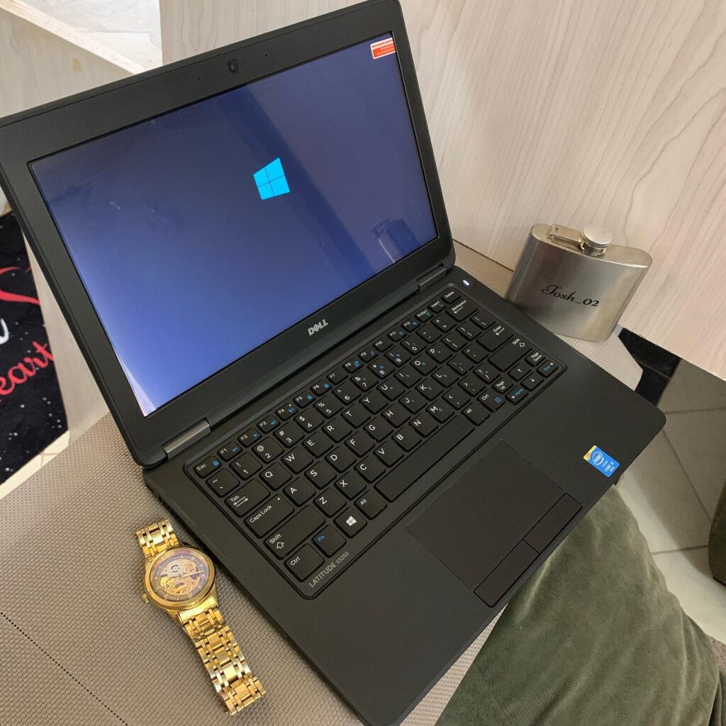 Dell latitude 5250 Core i5 5300U 8GB RAM 500GB HDD 2