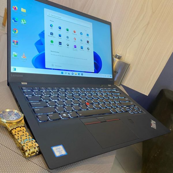 Lenovo x 1 yoga Intel core i7 -6600U 8GB RAM 256GB SSD 2